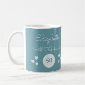 Mug Toujours fabuleuse à 50 ans fleurs vert rose (Gauche)