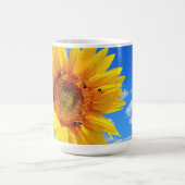 Mug Tournesol jaune et abeilles sur le Ciel Bleu Coffe (Centre)
