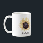 Mug Tournesol jaune et Brown Tournesol Personnalisé<br><div class="desc">Cette tasse à café présente une aquarelle illustrant un tournesol jaune et marron. Votre nom ou tout autre texte personnalisé est décrit ci-dessous dans un script brun foncé. Utilisez le champ modèle pour entrer votre propre nom ou un autre message.</div>