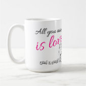 Mug Tout ce dont vous avez besoin, c'est de l'amour et (Gauche)