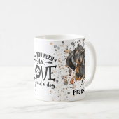 Mug Tout ce dont vous avez besoin est Amour et un Chie (Devant droit)