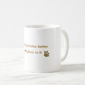 Mug tout goûte meilleur avec le doghair dans lui (Devant droit)