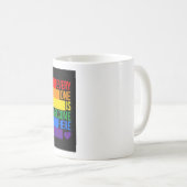 Mug Tout le monde est bienvenu ici (Progress Pride) (Devant droit)