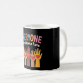 Mug Tout Le Monde Est Bienvenue Ici (Devant droit)