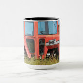 Mug Tracteur de Massey Ferguson dans un domaine (Centre)