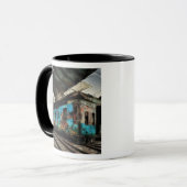 Mug Train abandonné avec Graffiti Urban Street Art (Devant gauche)