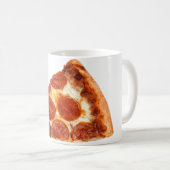 Mug Tranche de pizza pepperoni classique de SlipperyJo (Devant droit)