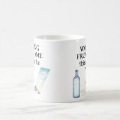 Mug Travailler à la maison Cela pourrait être la Vodka (Centre)