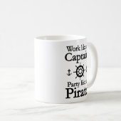 Mug Travailler Comme Une Fête De Capitaine Comme Une M (Devant droit)