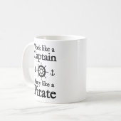 Mug Travailler Comme Une Fête De Capitaine Comme Une M (Devant gauche)