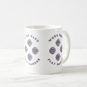 Mug Travailler dur plus dur (Devant droit)