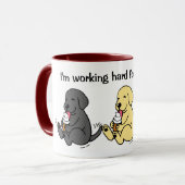 Mug Travailler dur pour mes labos !! Trois Labradors M (Devant gauche)