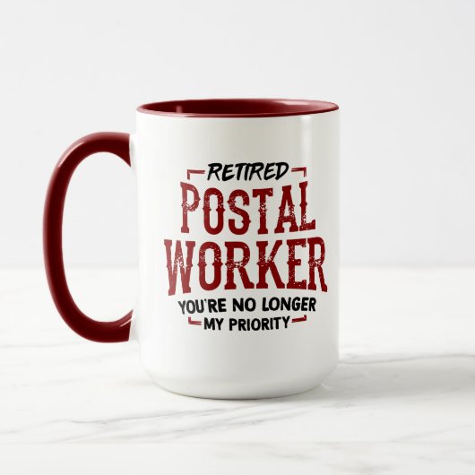 Mug Travailleur postal à la retraite n'ayant plus de p (Gauche)
