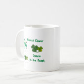 Mug Trèfle le plus mignon dansant dans le patch (Devant gauche)