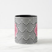 Mug Trendy Black Arched Scallops Pink Monogramme Nom (Centre)