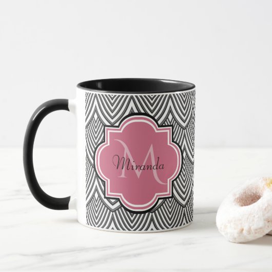 Mug Trendy Black Arched Scallops Pink Monogramme Nom (Avec donut)