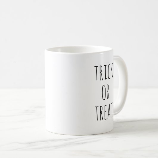 Mug Trick ou régalez. Fête d'Halloween noir et blanc (Devant droit)