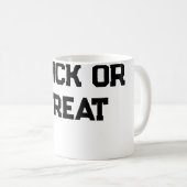Mug Trick ou. Traiter Halloween éffrayant noir simple (Devant droit)
