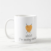 Mug Tricot Shh ! Je compte des points de suture amusan (Gauche)