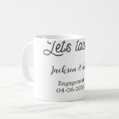 Mug Trinquons à la fête de fiançailles nom date élégan (Devant gauche)