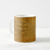 Mug triple spirale celtique - OneLine d'or antique (Devant gauche)