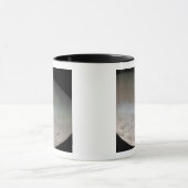 Mug Triton, la plus grande lune de la planète Neptune (Centre)