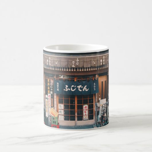 MUG TROIS BICYCLETTES PARKÉES DEVANT L'ÉDIFICE (Centre)