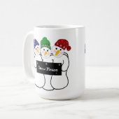 Mug Trois bonshommes de neige avec un panneau de neige (Devant gauche)