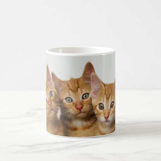 Mug Trois chatons mignons de gingembre côte à côte (Centre)