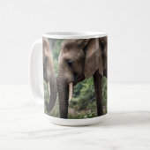 Mug "Tronc à tronc : une douce étreinte d'éléphant"  (Devant gauche)