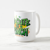 Mug Trop mignon pour pincer Jour de la Saint-Patrick d (Devant droit)