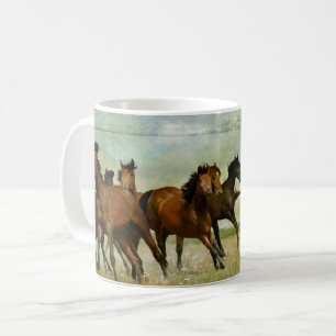 Mug Troupeau de chevaux galopant à travers un champ he