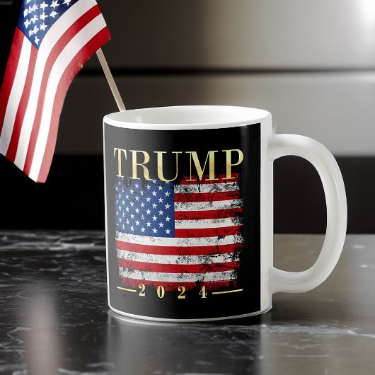 Mug Trump 2024 Elegant Gold Vintage American Drapeau