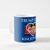 Mug Trump aime Kim Jong Un (Devant gauche)