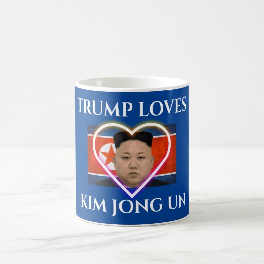 Mug Trump aime Kim Jong Un (Centre)