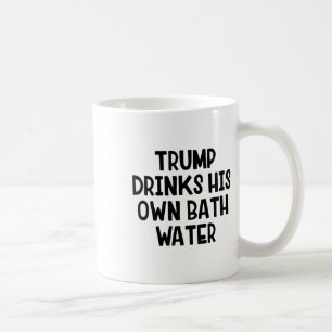 Mug Trump Boit Sa Propre Eau _1