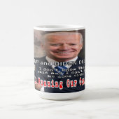Mug Trump et Biden (Centre)