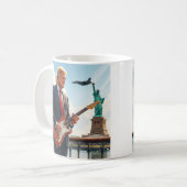 Mug Trump Jouer Guitare Électrique Statue Liberté Drap (Devant gauche)