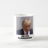 Mug Trump ne cédera jamais (Centre)