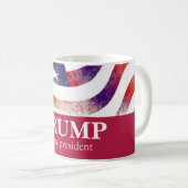 Mug Trump rouge : un drapeau américain (Devant droit)