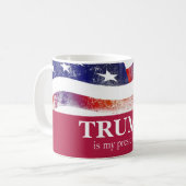 Mug Trump rouge : un drapeau américain (Devant gauche)