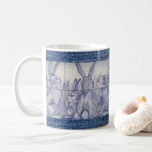 Mug Tuile de famille lapin bleu et blanc sur Denim (Avec donut)