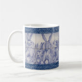 Mug Tuile de famille lapin bleu et blanc sur Denim (Gauche)