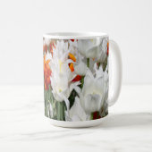 Mug Tulipes blanches et gingembre dans le jardin (Devant droit)