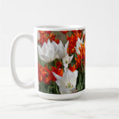 Mug Tulipes blanches et gingembre dans le jardin (Gauche)