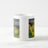 Mug Tulipes jaunes dans le champ (Centre)