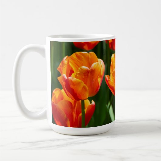 Mug Tulipes orange vif dans le parc (Gauche)