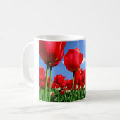 Mug Tulipes rouges au printemps (Devant gauche)