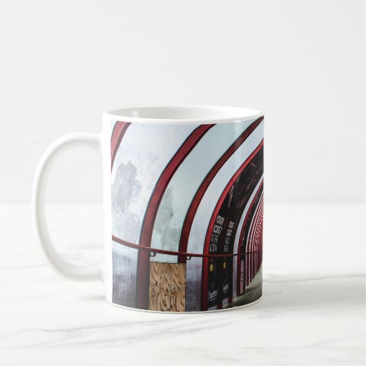 MUG TUNNEL VIDE EN VERRE ROUGE ET BLANC (Gauche)