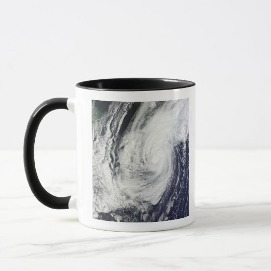 Mug Typhon Chaba au-dessus des îles Ryukyu, Japon (Gauche)